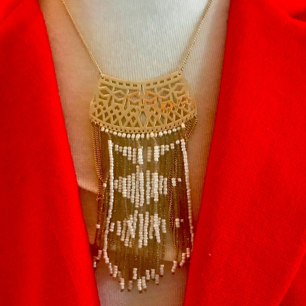 Beautiful tassel necklace white and gold